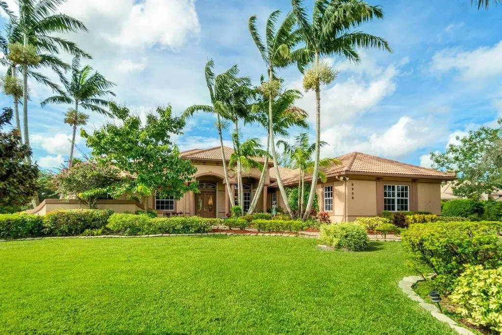 8928 S Kendale Circle Lake Worth FL 33467