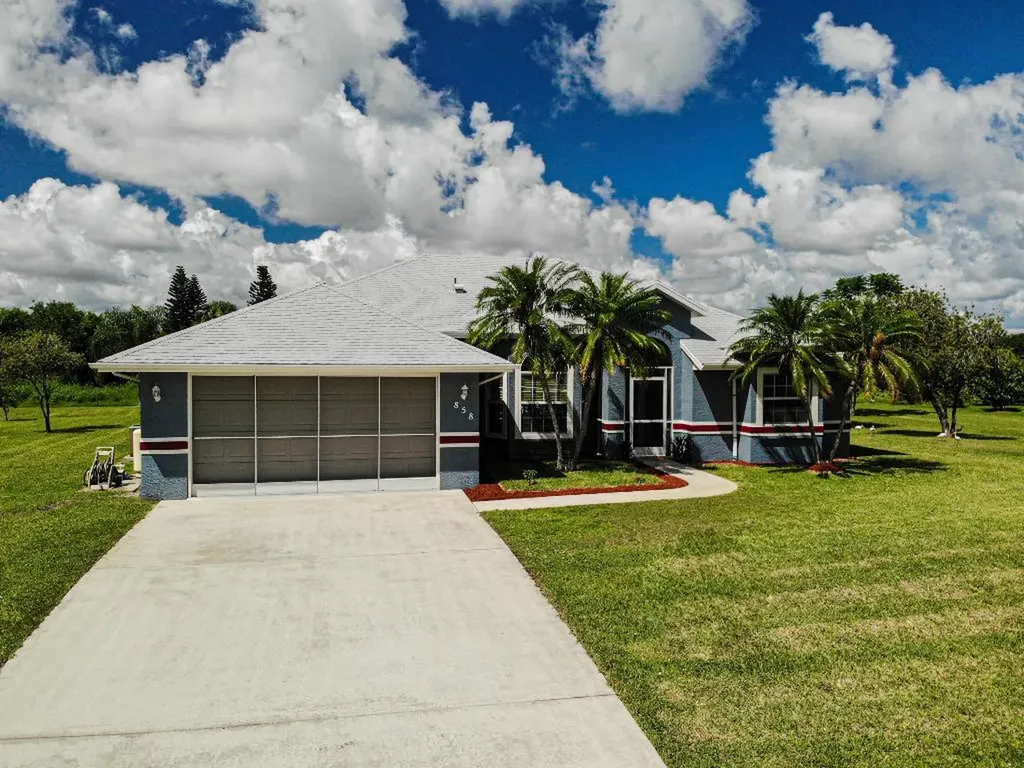 858 SW Bellevue Avenue Port St Lucie FL 34953