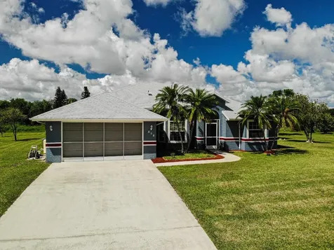 858 SW Bellevue Avenue Port St Lucie FL 34953