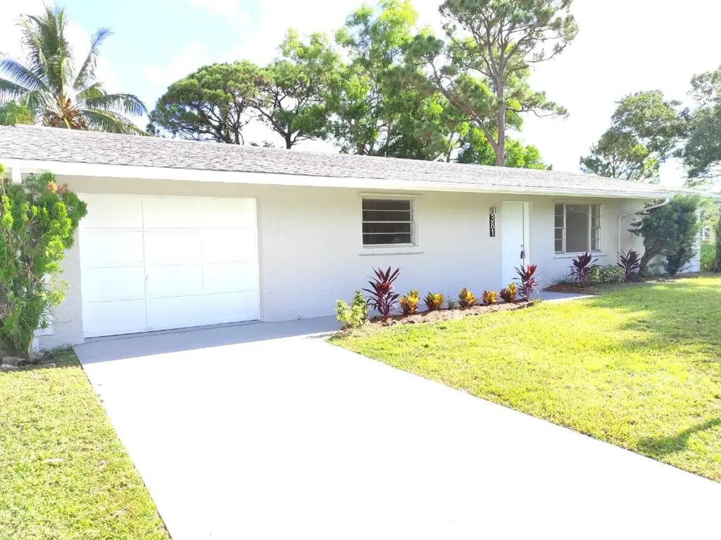 381 SE Lancaster Avenue Port St Lucie FL 34984
