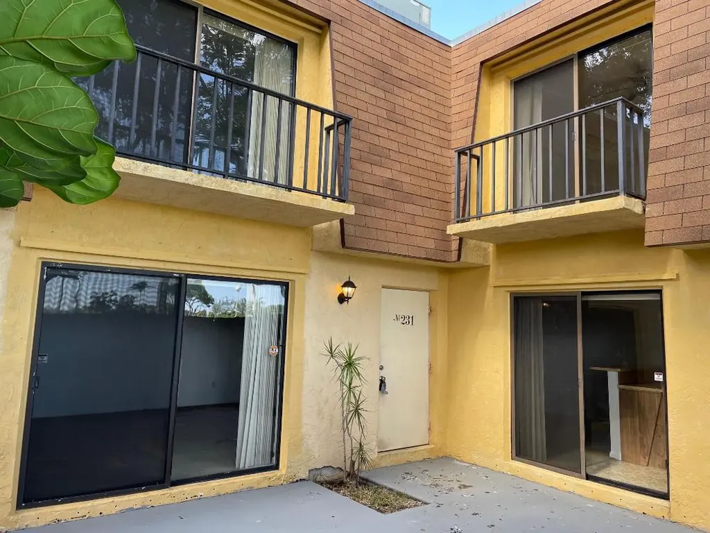 231 Alemeda Drive Palm Springs FL 33461
