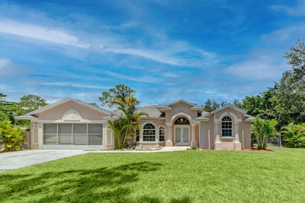 5923 SE Orange Blossom Trail Hobe Sound FL 33455