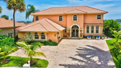 2 Lakeside Palms Court Lake Worth Beach FL 33460