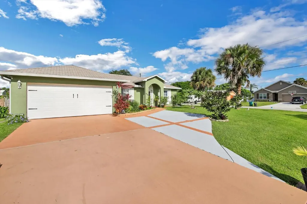 2502 SW National Circle Port St Lucie FL 34953