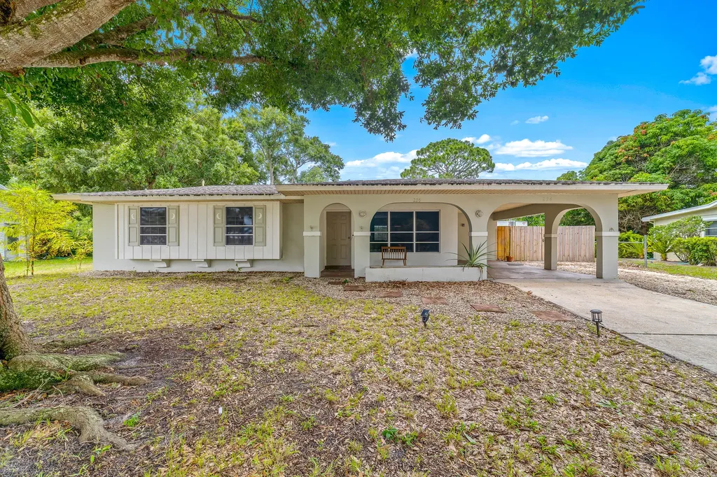 226 NE Brunson Court Port St Lucie FL 34983