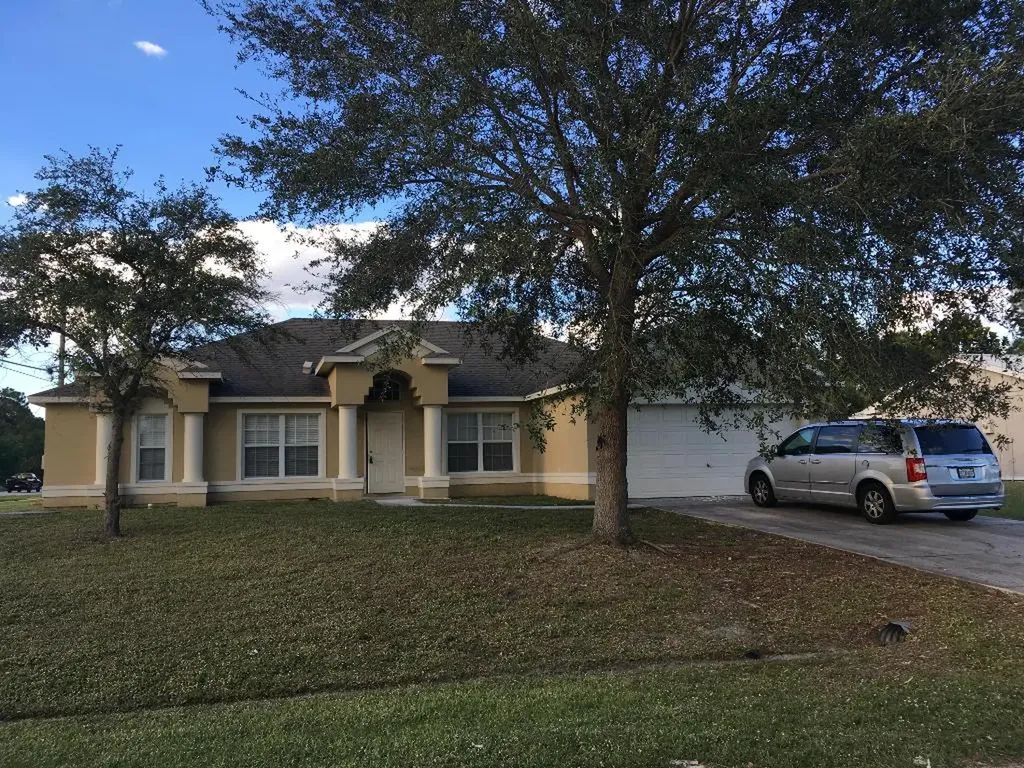 785 SW Arkansas Terrace Port St Lucie FL 34953