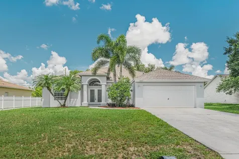 385 SW Jeanne Avenue Port St Lucie FL 34953