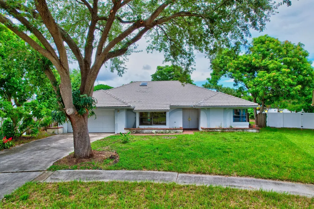 22183 Larkspur Trail Boca Raton FL 33433