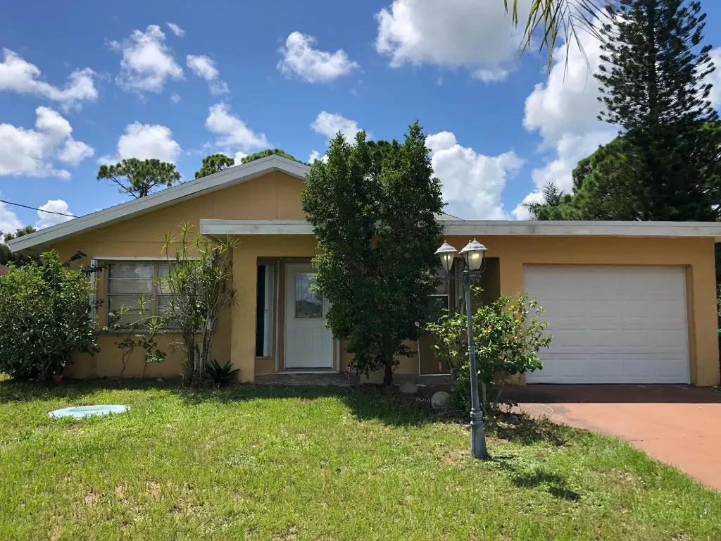 230 SE Thornhill Drive Port St Lucie FL 34984