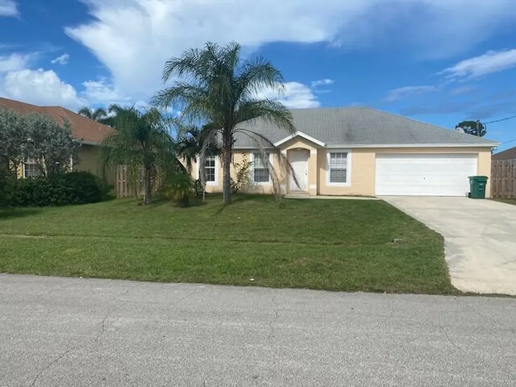 2025 SE Mantua Street Port St Lucie FL 34952