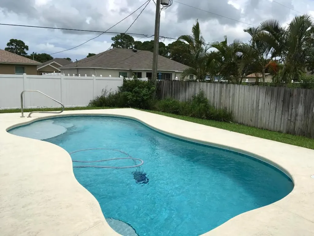 657 SW Ray Avenue Port St Lucie FL 34983