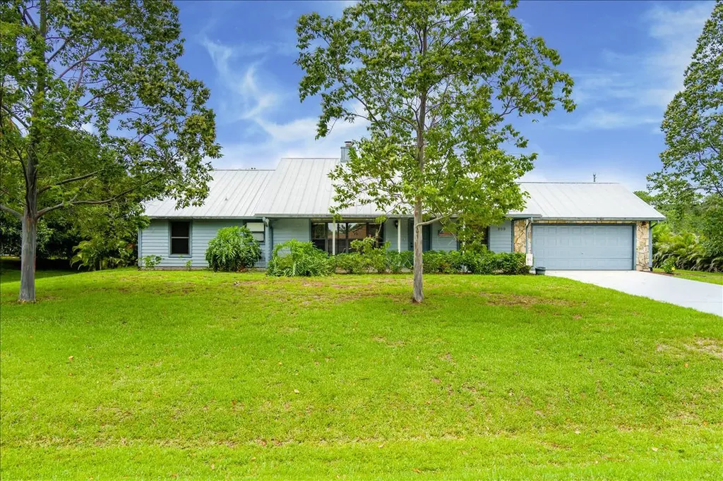 899 Woodlands Drive Port St Lucie FL 34952