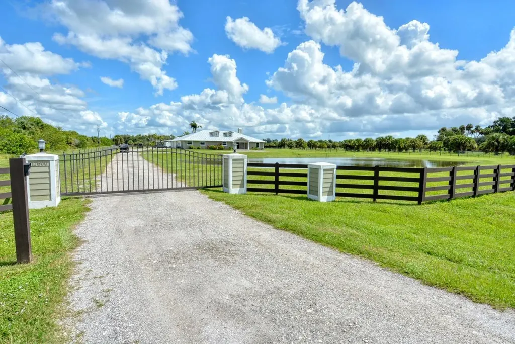 17600 Pineapple Lane Fort Pierce FL 34945