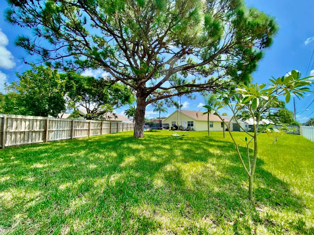201 Wandering Trail Jupiter FL 33458