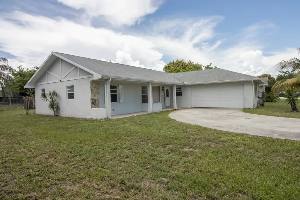 1510 SE Minorca Avenue Port St Lucie FL 34952