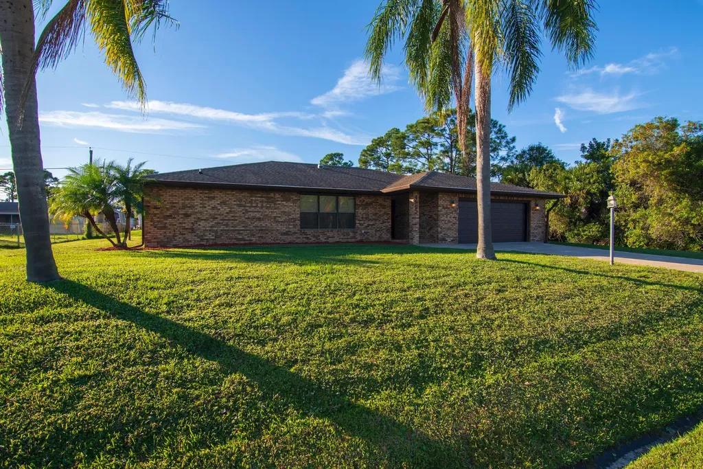 1852 SE Joy Haven Street Port St Lucie FL 34983