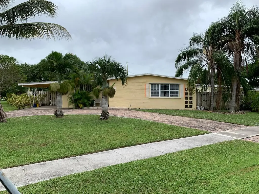 317 Ponte Vedra Road Palm Springs FL 33461