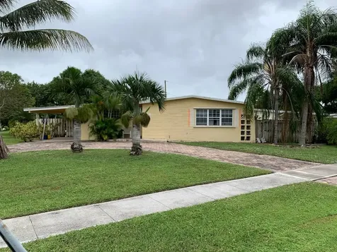 317 Ponte Vedra Road Palm Springs FL 33461