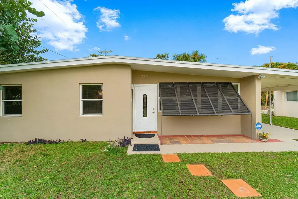 785 Hibiscus Drive Royal Palm Beach FL 33411