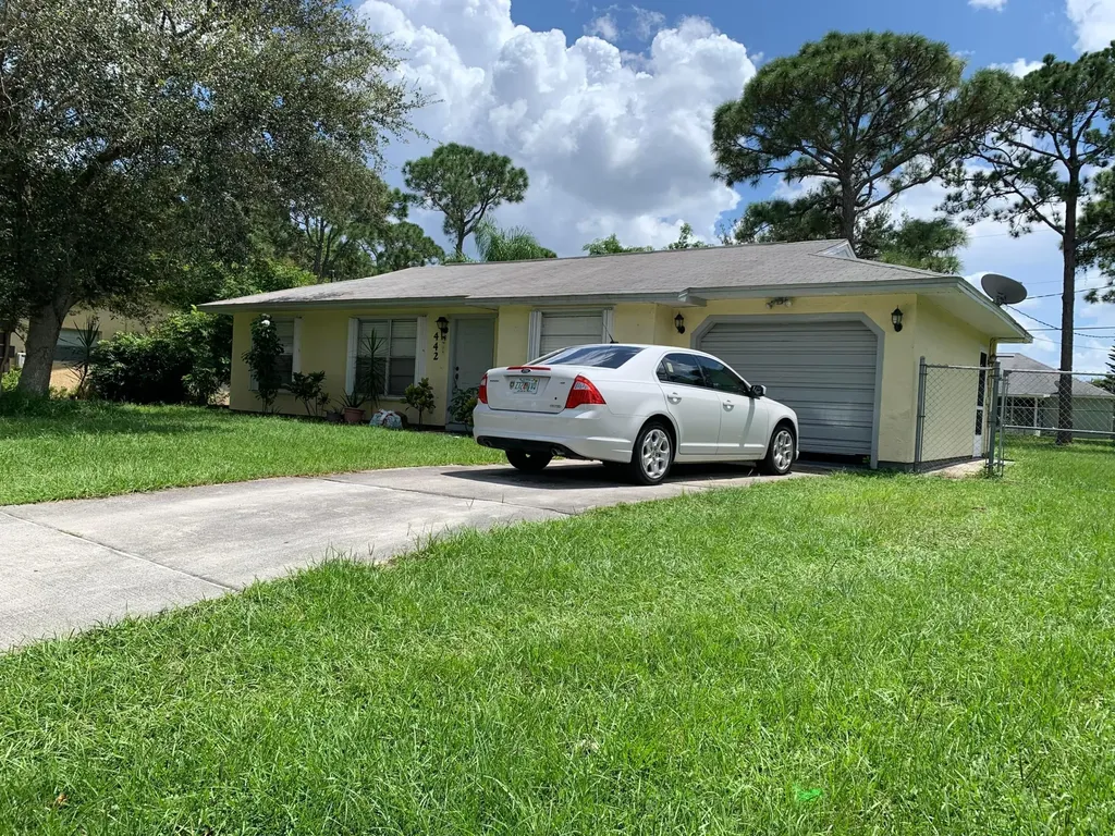 442 NW Lincoln Avenue Port St Lucie FL 34983