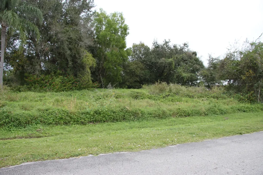 687 SE Preston Lane Port St Lucie FL 34983