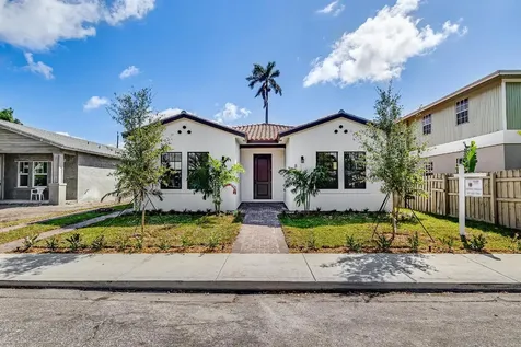 828 N Lakeside Drive Lake Worth Beach FL 33460