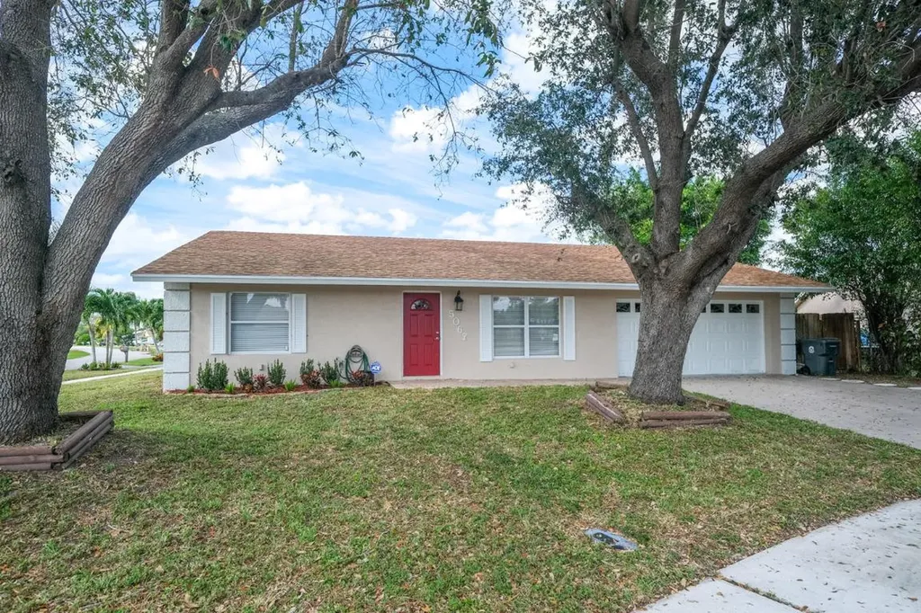 5067 Boa Circle Lake Worth FL 33463
