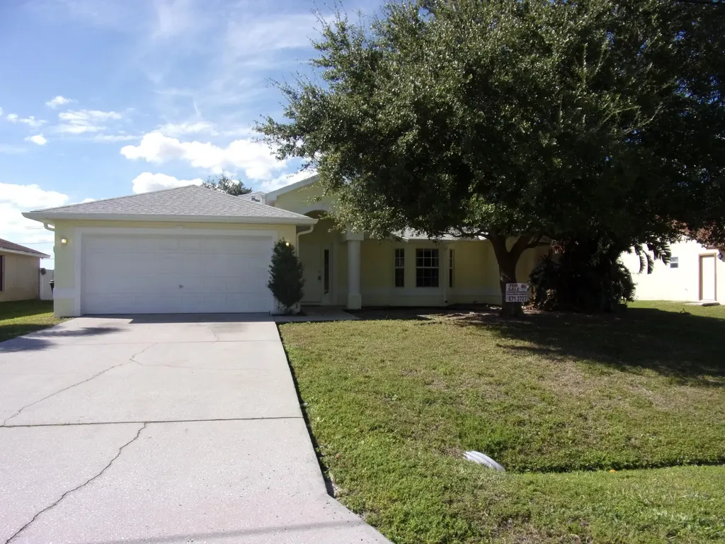 6769 NW Daffodil Lane Port St Lucie FL 34983