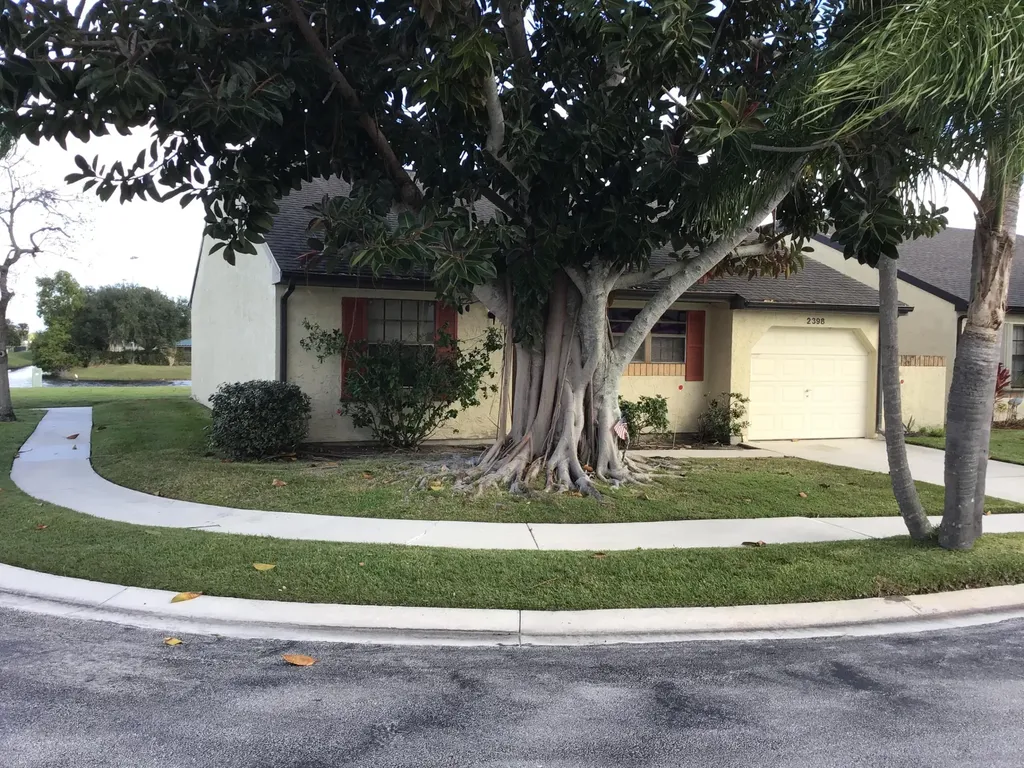 2398 SE Brekenridge Circle Port St Lucie FL 34952