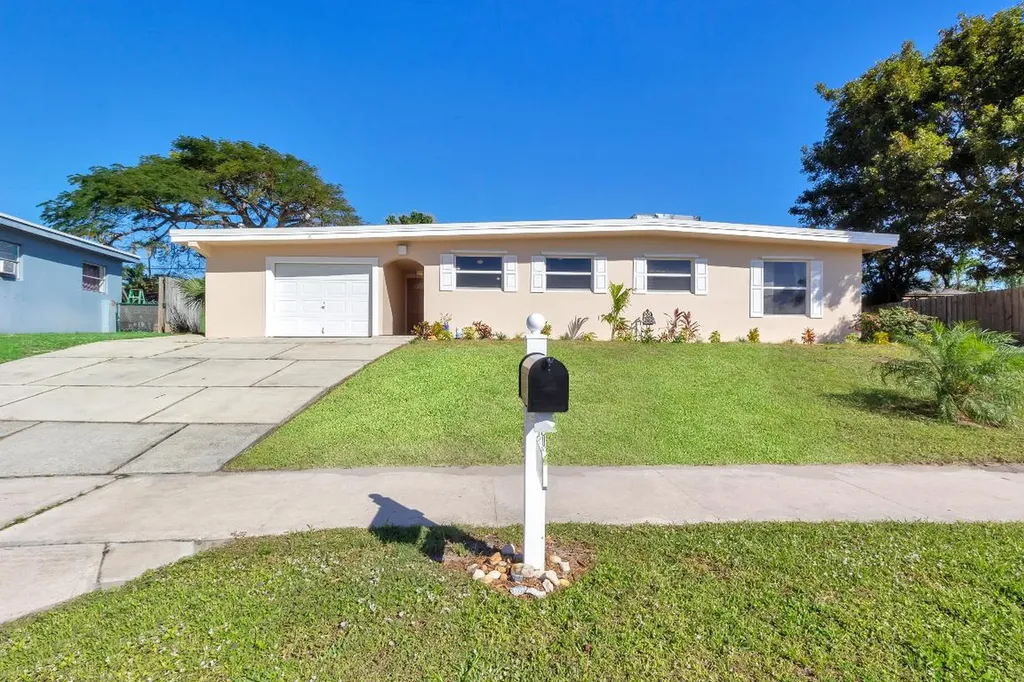 1226 Lake Geneva Drive Lake Worth Beach FL 33461