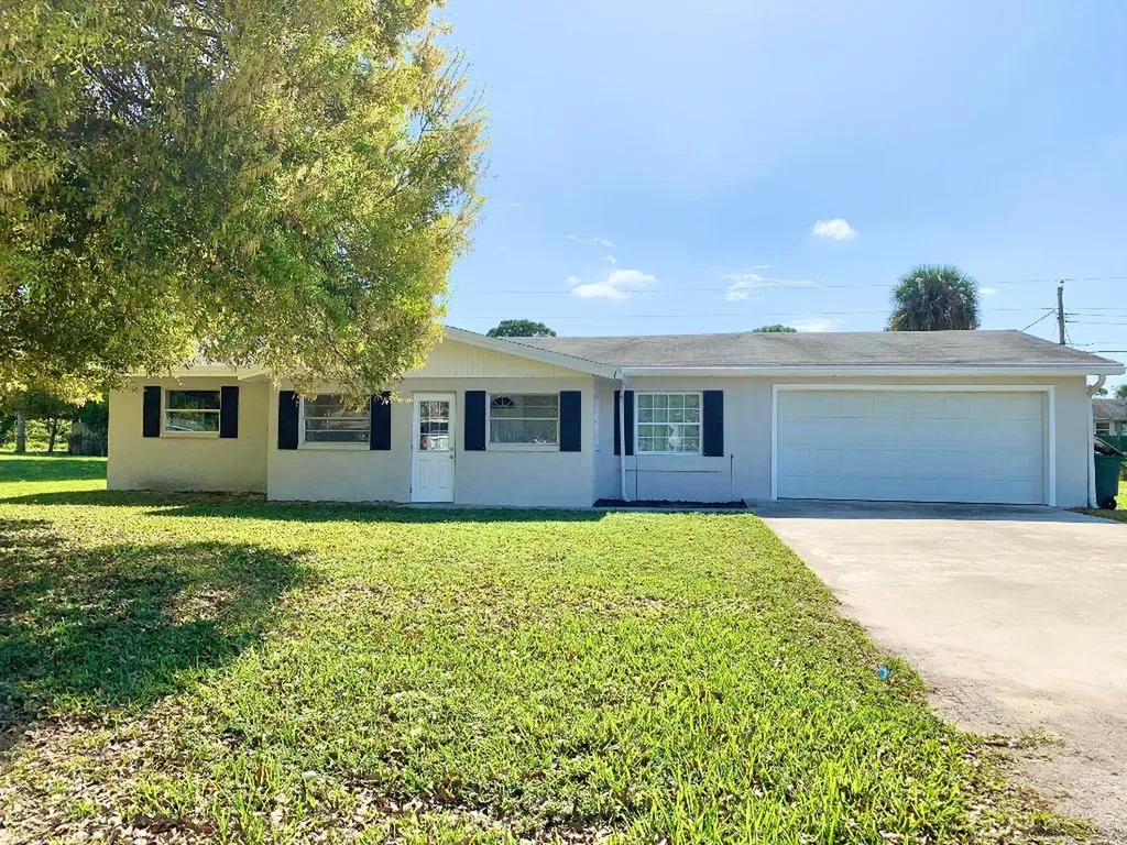 911 Revels Lane Fort Pierce FL 34982