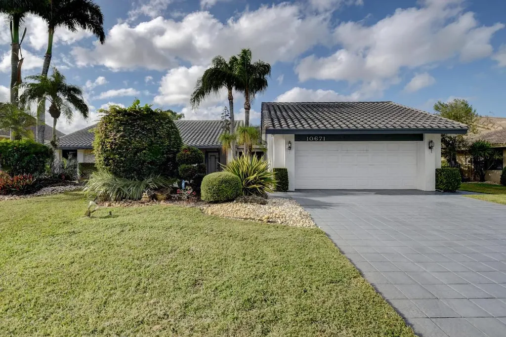 10671 Boca Woods Lane Boca Raton FL 33428