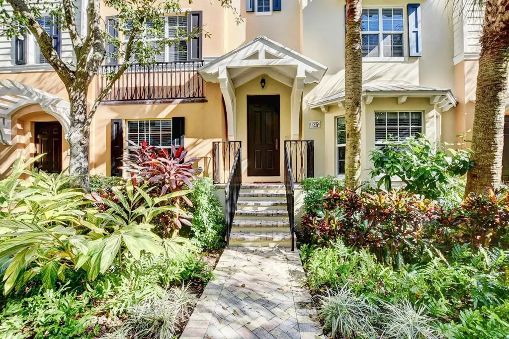 326 E Mallory Circle Delray Beach FL 33483