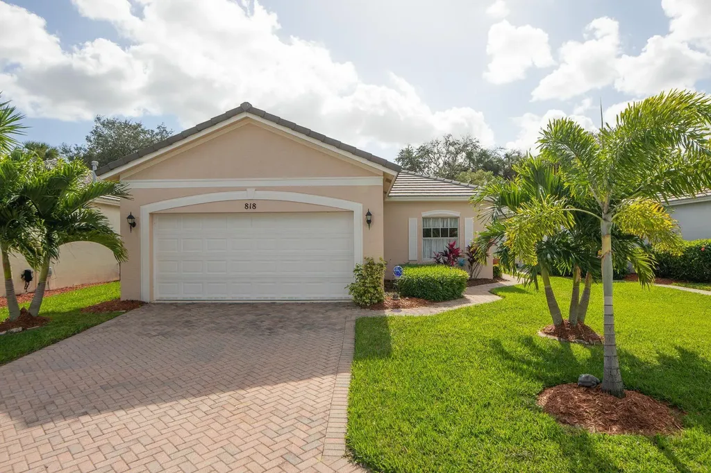 818 SW Rocky Bayou Terrace Port St Lucie FL 34986
