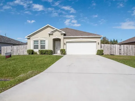 733 SW Mccomb Avenue Port St Lucie FL 34953