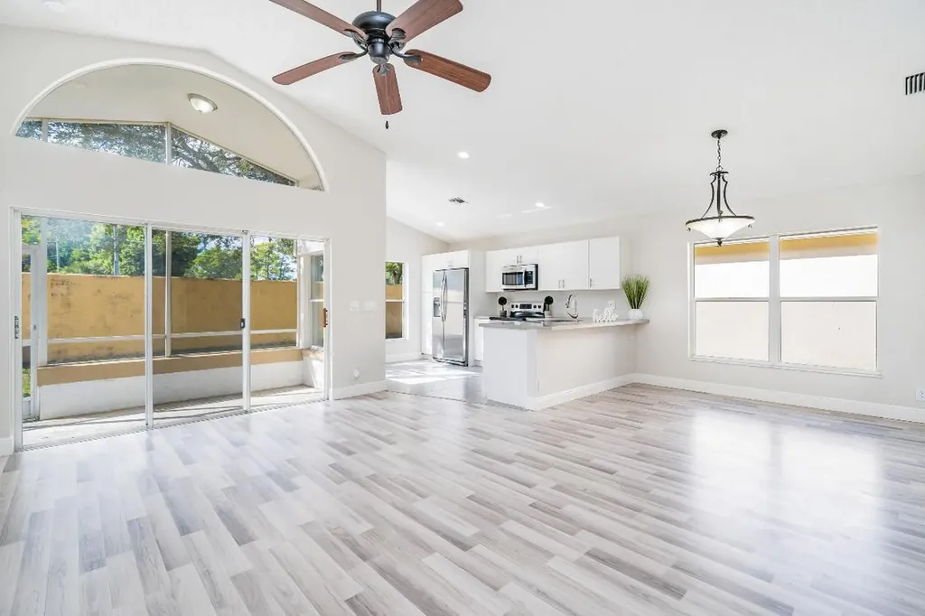 1021 Fairfax Circle W Boynton Beach FL 33436