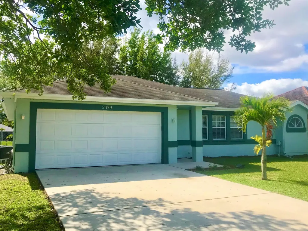 2379 SE Heathwood Circle Port St Lucie FL 34952