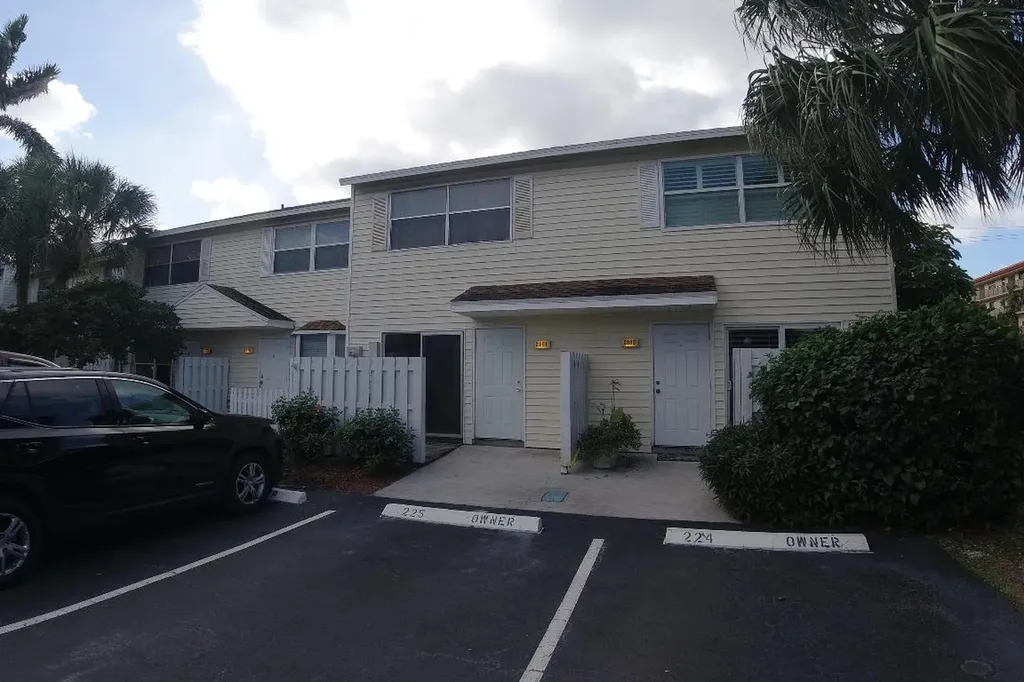 2881 NE 15th Street Pompano Beach FL 33062