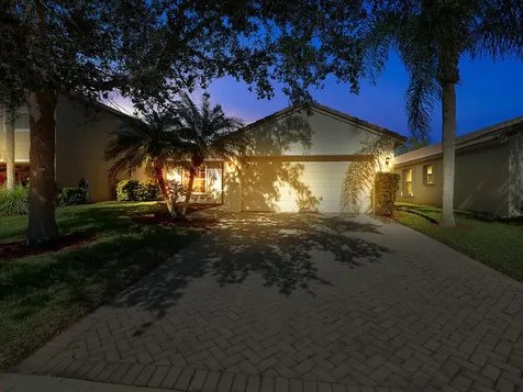 842 NW Greenwich Court Port St Lucie FL 34983