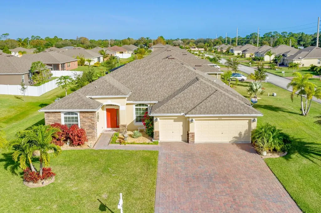 5830 Wyndham Manor Vero Beach FL 32967