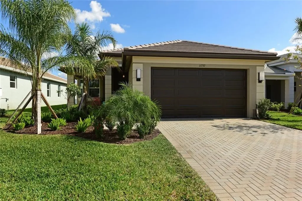 11737 SW Brighton Falls Drive Port St Lucie FL 34987