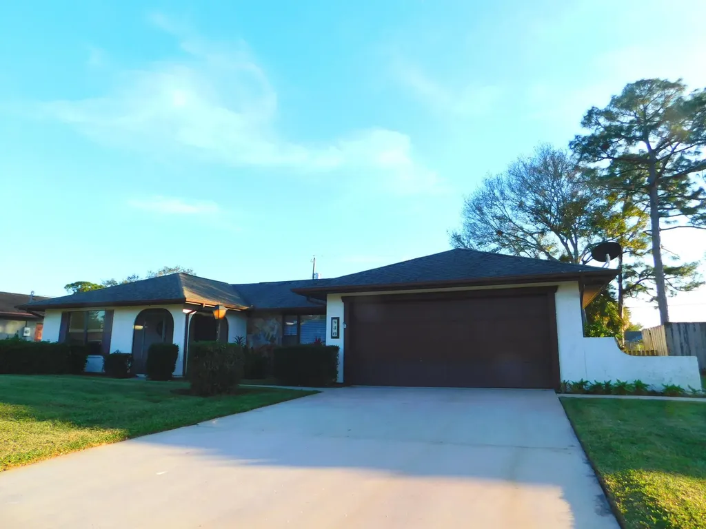 830 SE Evergreen Terrace Port St Lucie FL 34983