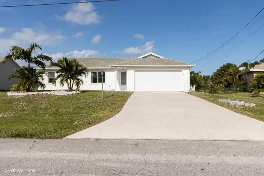 6824 NW Granger Avenue Port St Lucie FL 34983