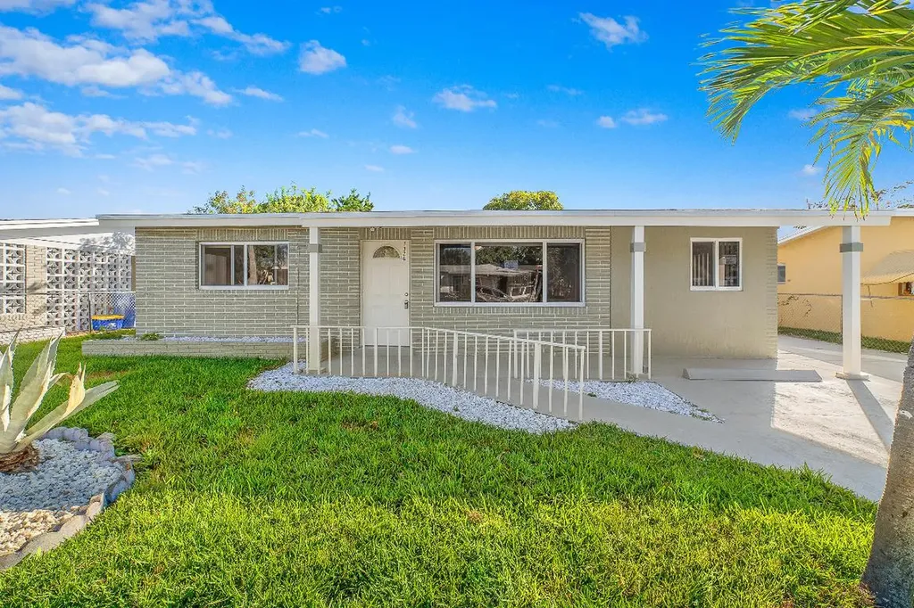 1326 Date Palm Drive Lantana FL 33462