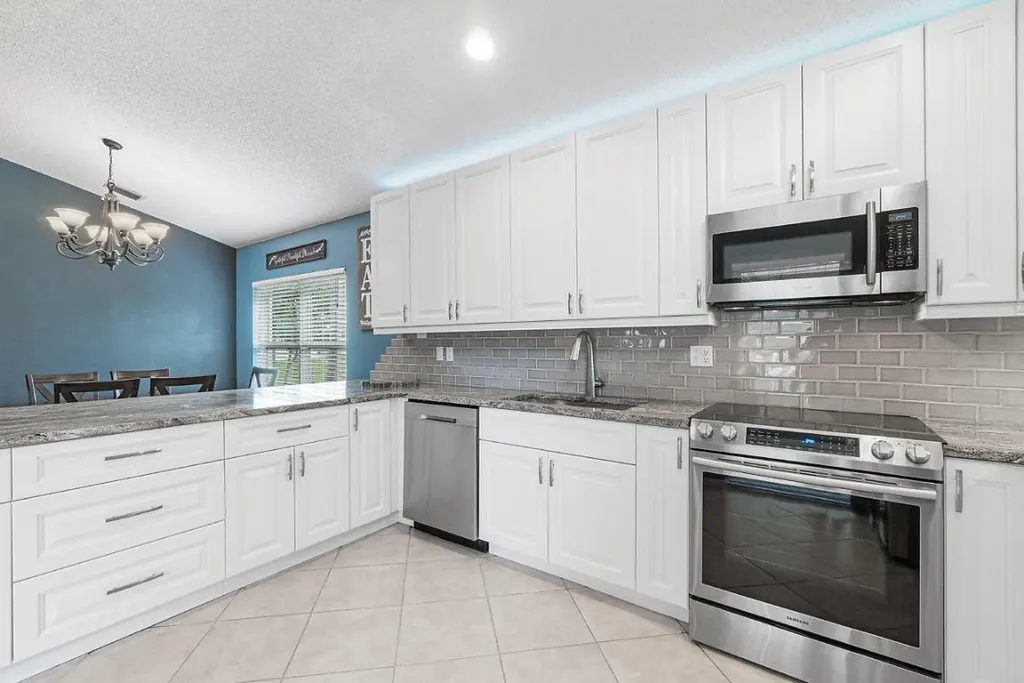 1049 Fairfax Circle W Boynton Beach FL 33436