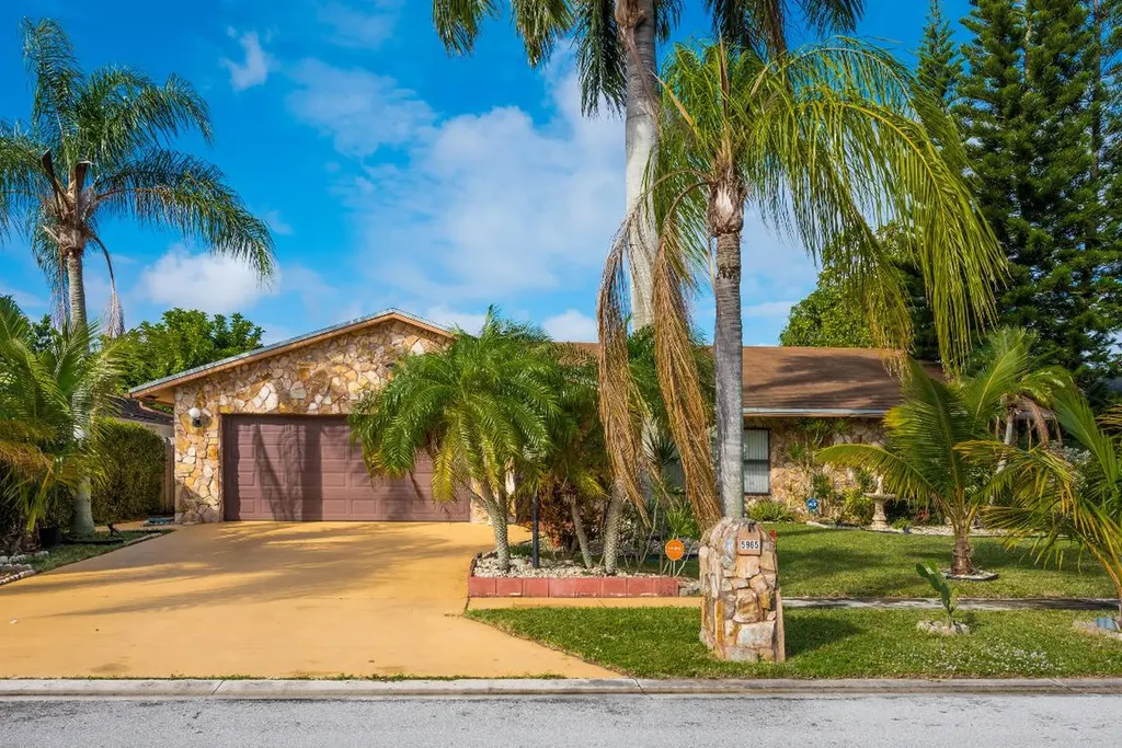 5965 Coy Glen Way Lake Worth FL 33463