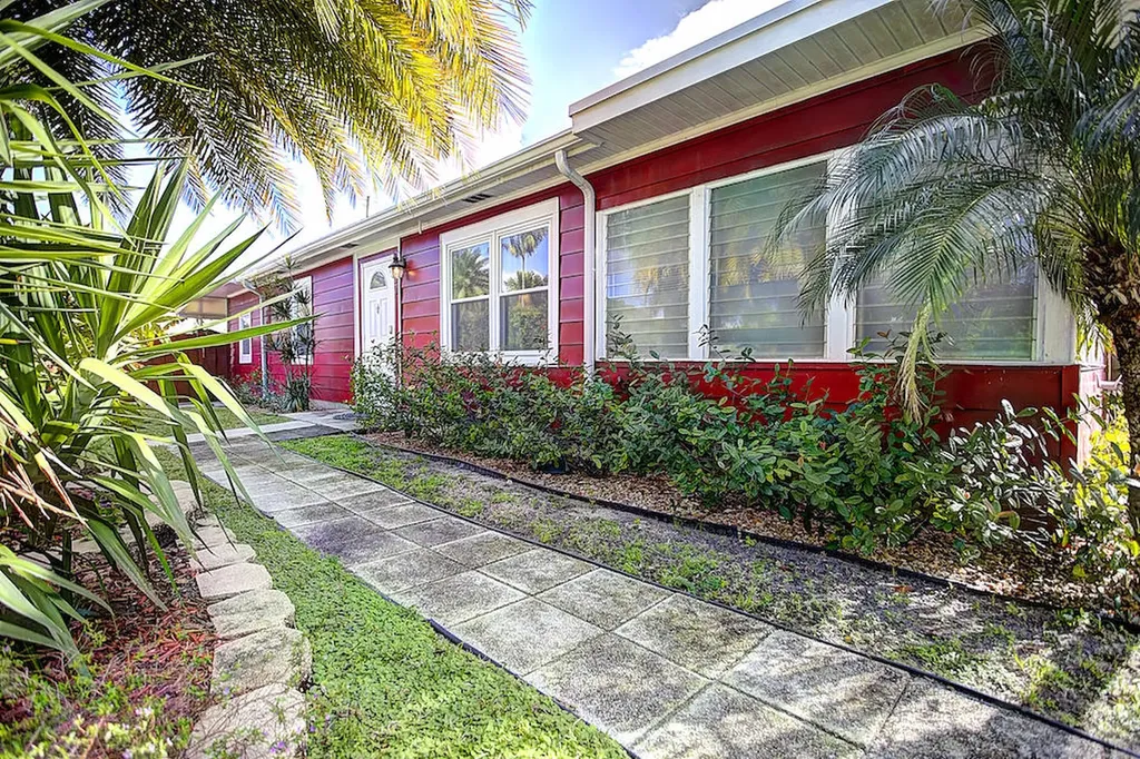 417 13th Avenue N Lake Worth Beach FL 33460