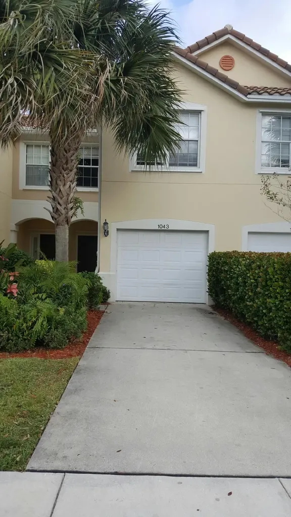 1043 Pinewood Lake Court Greenacres FL 33415