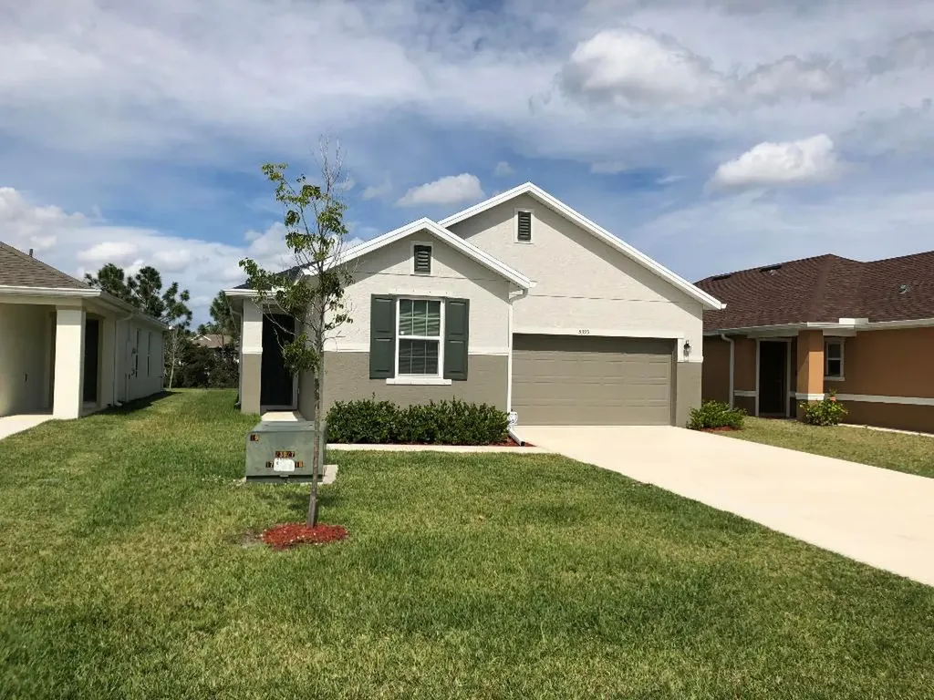 5395 NW Pine Trail Circle Port St Lucie FL 34983