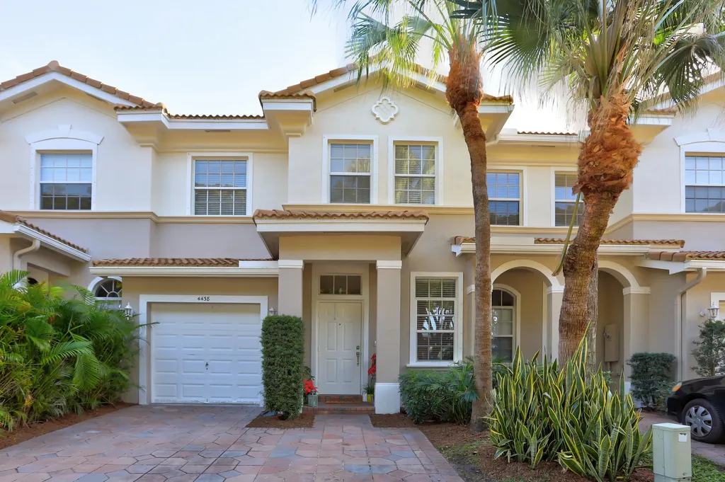 4438 Regal Court Delray Beach FL 33445